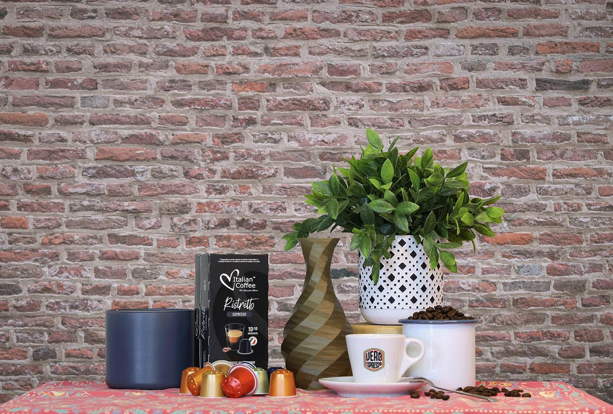Quick ristretto pour from Italian Coffee for Espresso Lovers capsules