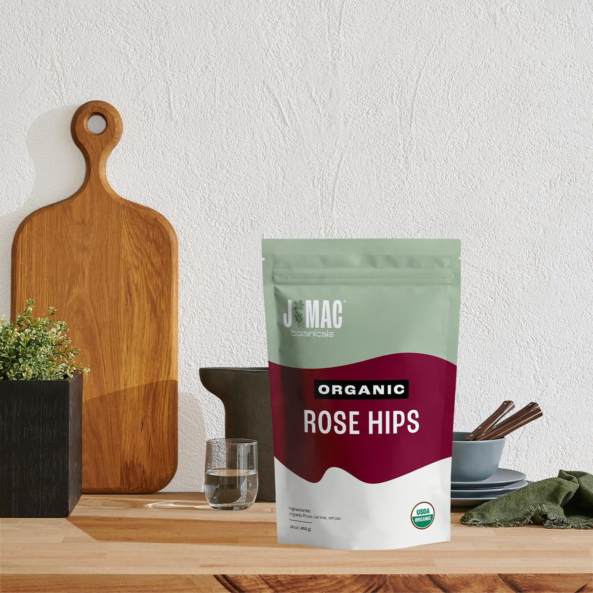 J MAC BOTANICALS rose hips in loose-leaf infusion ready for cozy evening tea