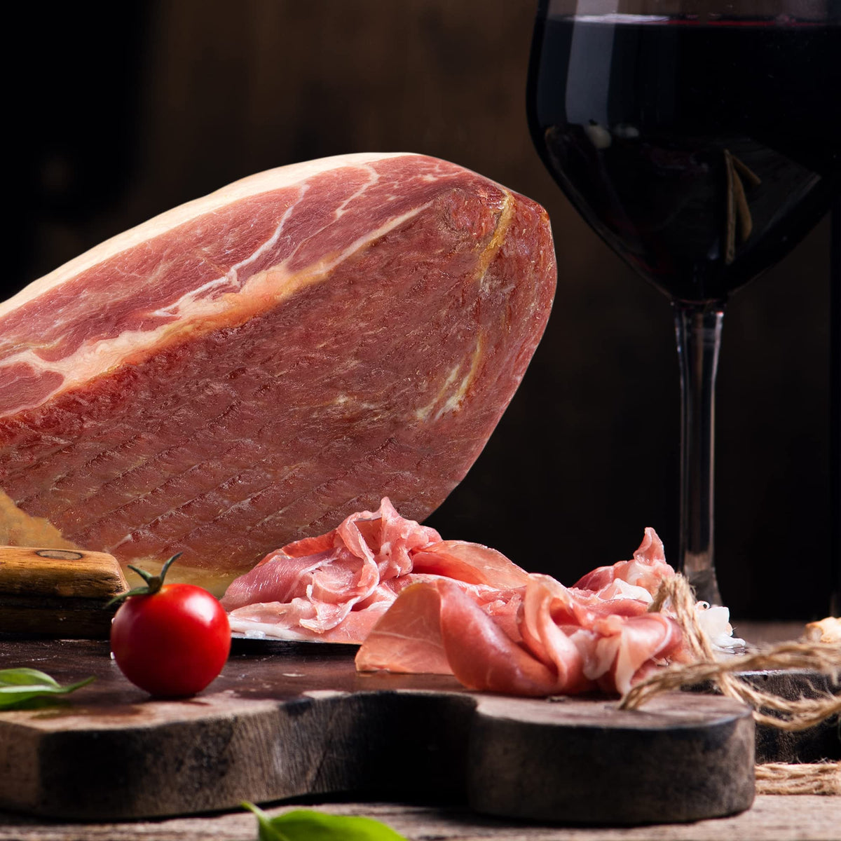 Jamonprive sliced-ham-platter showing color and aroma on a board.