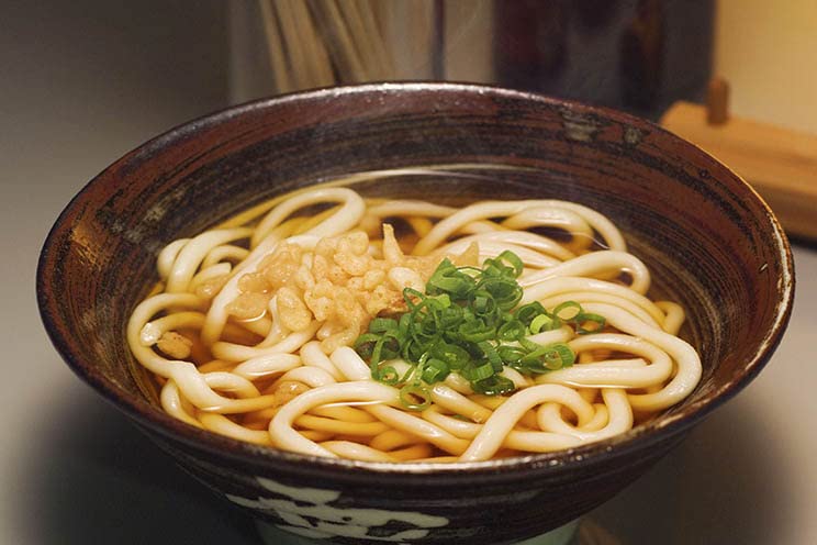 JAPANESE SAKURA OTAKU tenkasu tempura flakes rice topping elevates texture and umami in bowls.