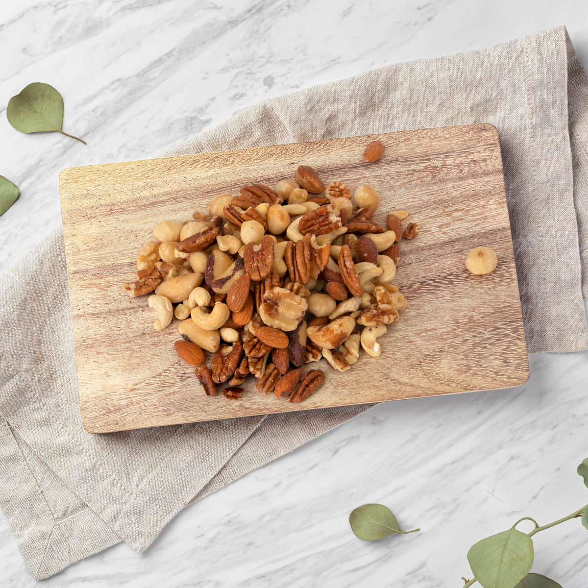 Jaybee's Raw Deluxe macadamias—buttery richness for snacks or baking.