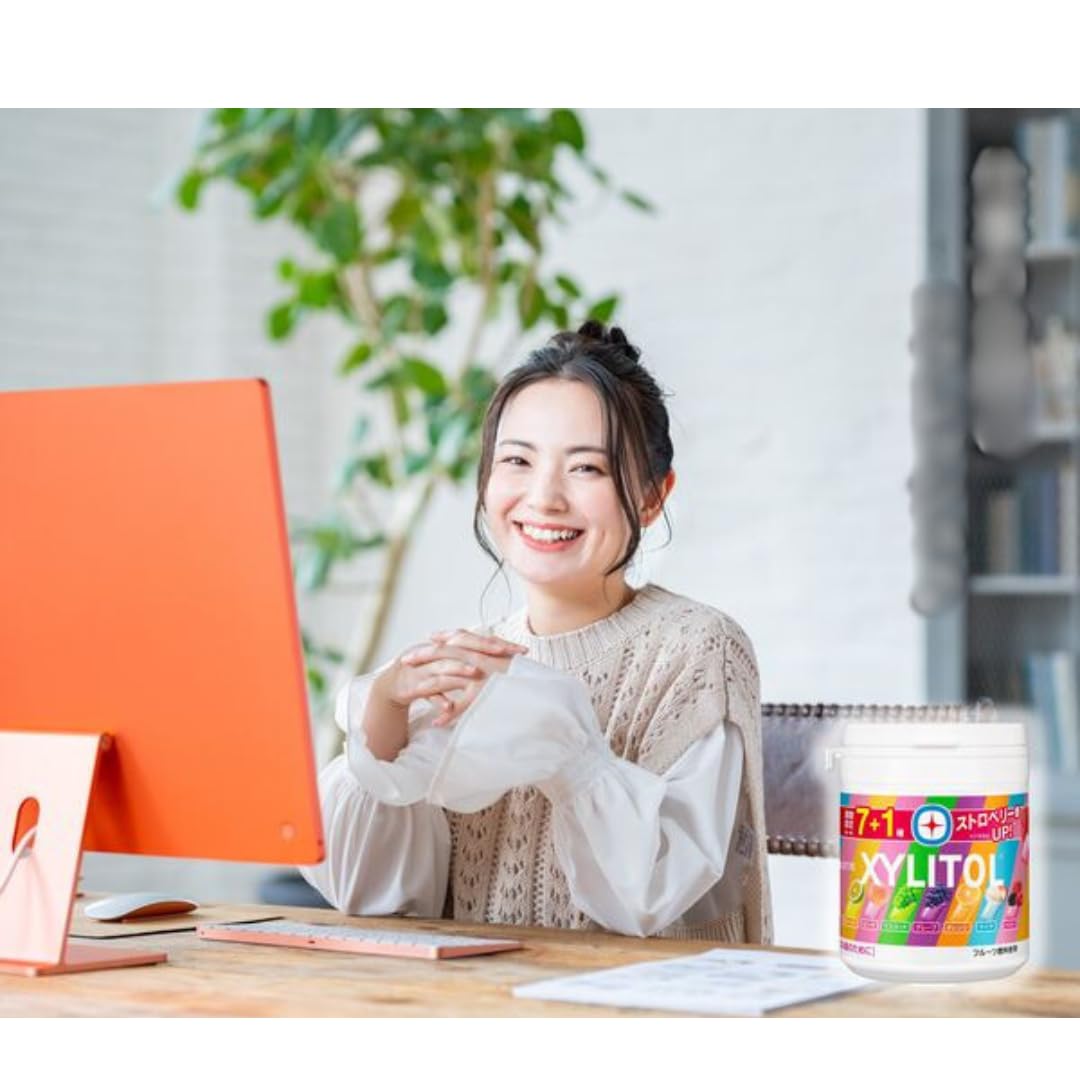 Gum pieces from Jinkyoerr Lotte Xylitol Gum ready to enjoy.