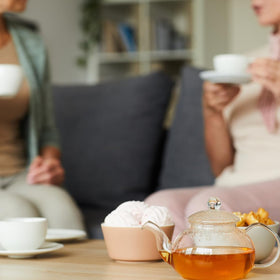 Jovvily Peppermint Leaf brewed tea pour is ideal hot or iced.