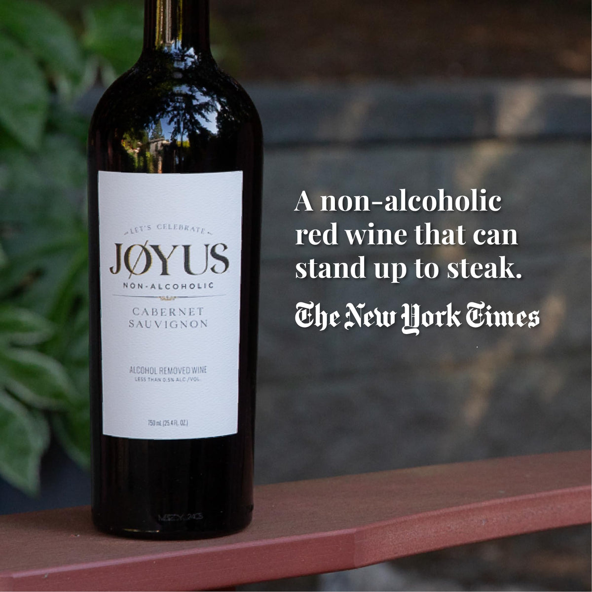 JØYUS non-alcoholic Cabernet Sauvignon pour reveals warmth and balanced tannins