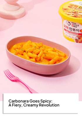 K FOOD KOREAN FOOD Cup Tteokbokki ingredients highlight rice cakes and carbonara seasoning for flavor.