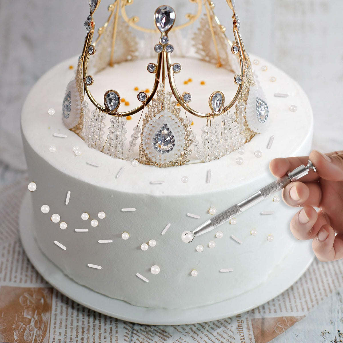 Kasvan 4-claw sprinkle pen adds precise, creative toppings to baked treats.