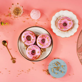 Kasvan Edible Decoration Set adds color and texture to treats.