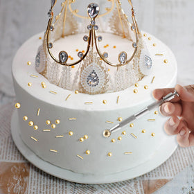 Kasvan Edible Gold Pearls with mixed sizes offer versatile decorating options for cakes and cookies.
