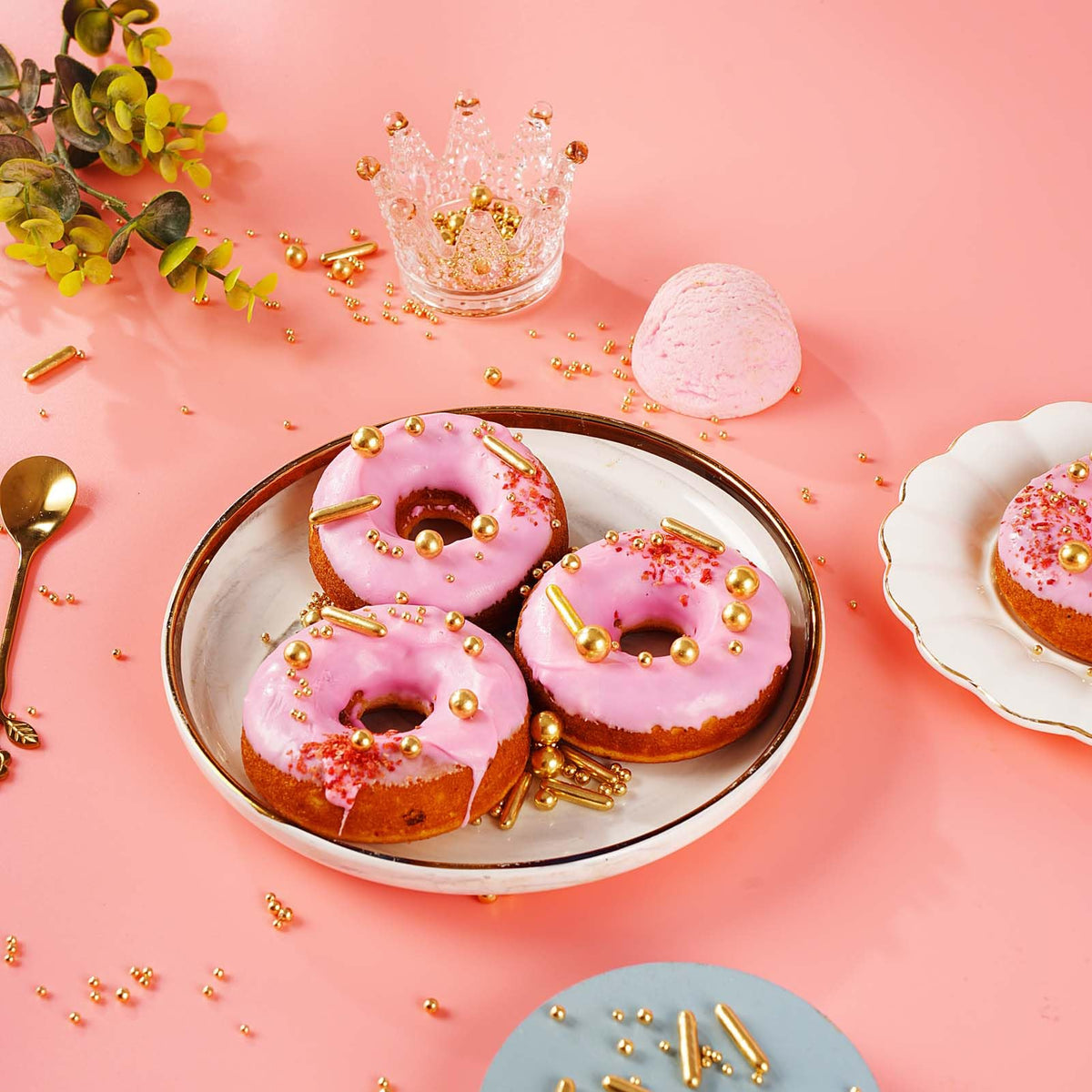 Kasvan Gold Pearls elevate wedding and party desserts with festive flair.