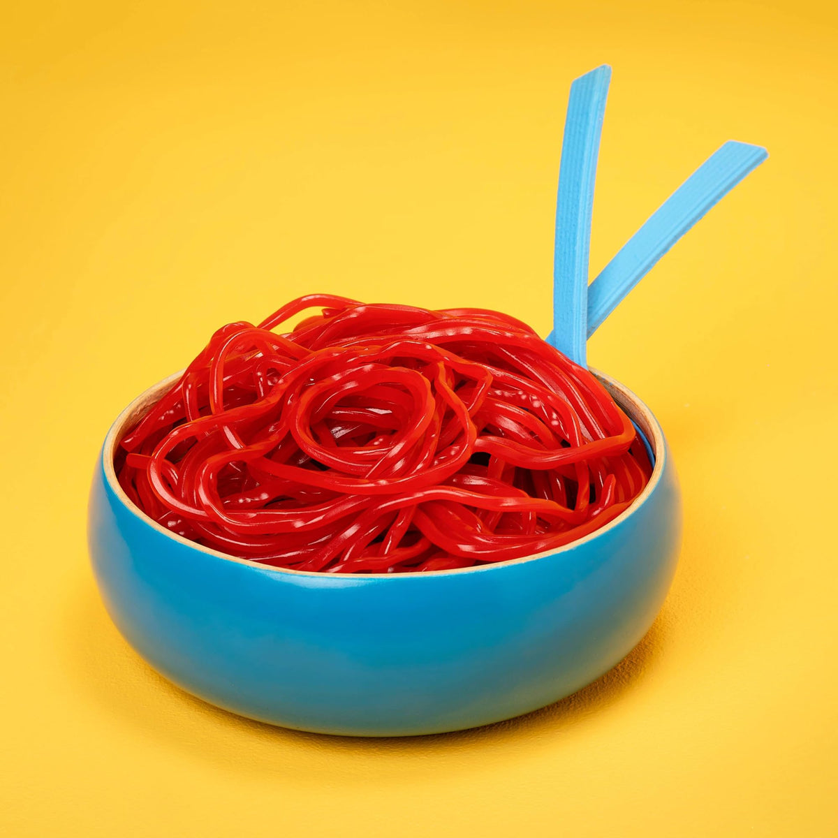 Kervan Bebeto strawberry licorice laces used for decorating cakes and desserts.