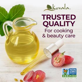 Kevala Grapeseed Oil in skillet demonstrating high-heat cooking performance.