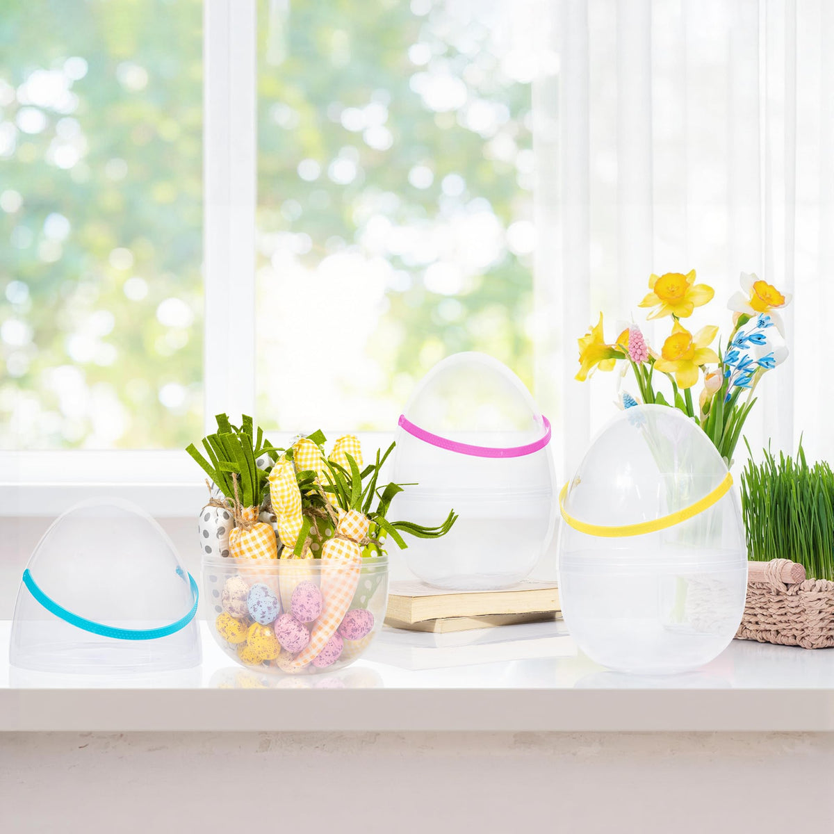 Ki Store clear plastic Easter egg with snap-top lid