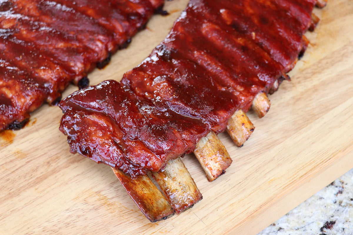 Sauce glaze on smoked ribs by Killer Hogs