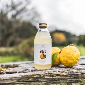 Kimino Sparkling Yuzu bubbles in glass, ideal for a quick pick-me-up