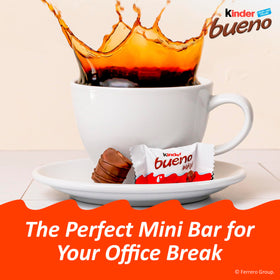 Family enjoying Kinder Bueno Minis during a movie night.