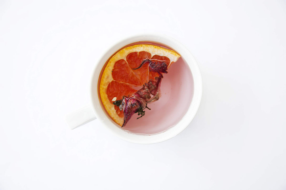 KKOKDAM hot and iced tea brew setup demonstrates versatile serving options.