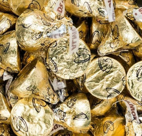 KLUB BULK almond milk chocolate candy bulk pack with almonds, ideal for parties.