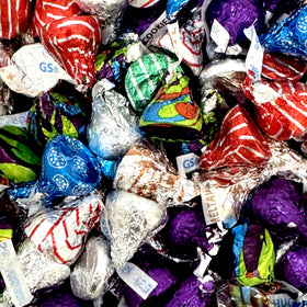 KLUB BULK Kiss Cookies n Cream close-up for festive snacking.