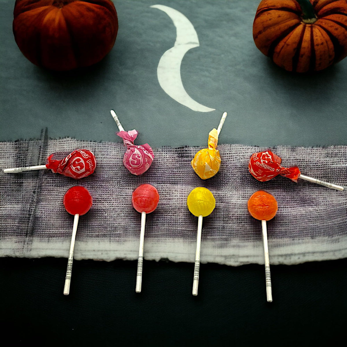 KLUB BULK Str Burst Lollipops Strawberry inside ideal for kids' treat time.