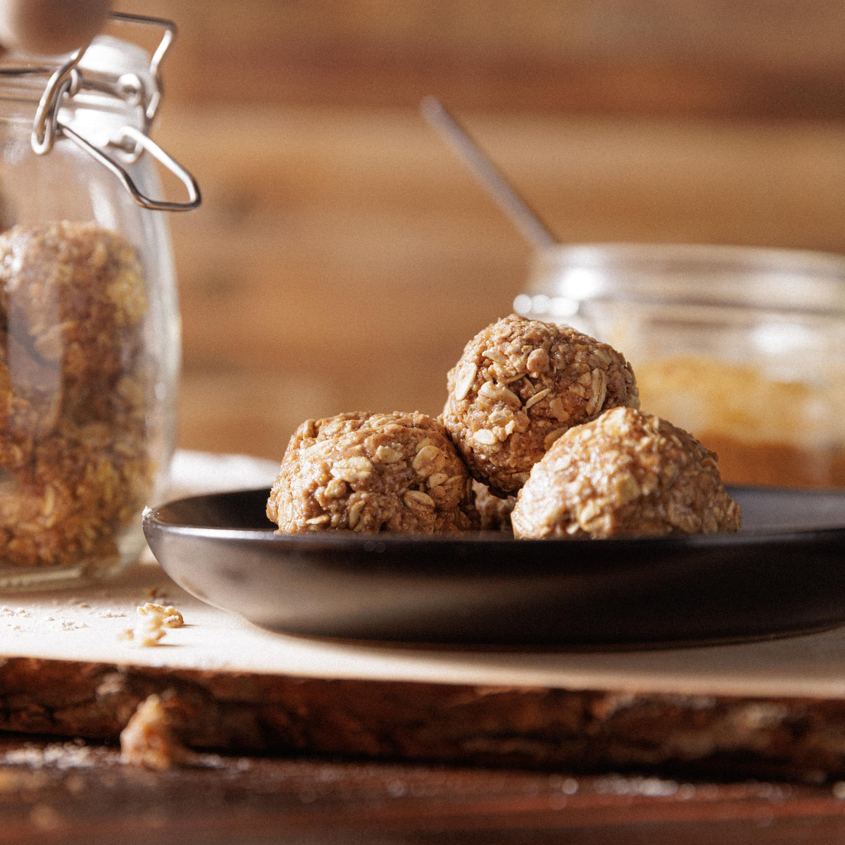 Kodiak Cakes Snickerdoodle Nutrition panel highlights protein and whole grains.
