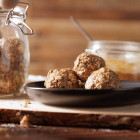 Kodiak Cakes Snickerdoodle Nutrition panel highlights protein and whole grains.