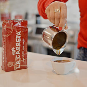 La Carreta moka pot brewing espresso with rich crema
