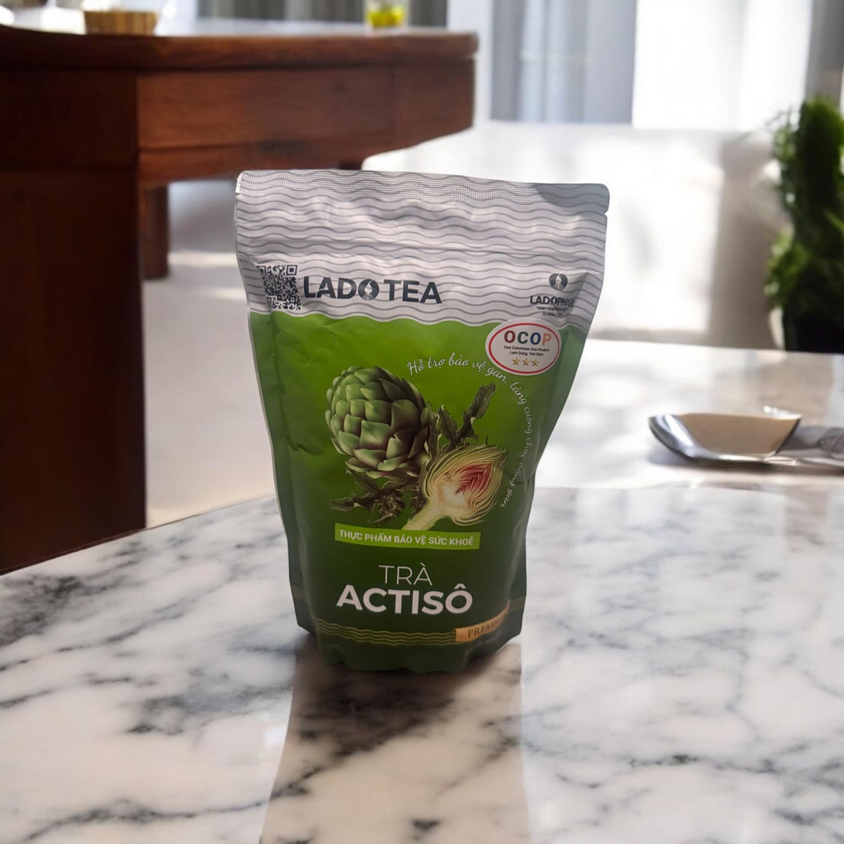 LADOPHAR Artichoke Tea teabags close-up reveals natural leaves and premium quality