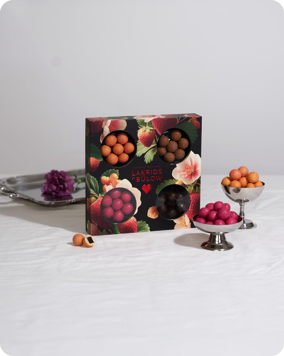 LAKRIDS BY BÜLOW Small Love Box exterior packaging, premium presentation for celebrations.