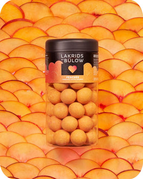 LAKRIDS BY BÜLOW Peaches licorice core cross-section showcases contrast between licorice and peach.