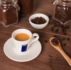 Origin sketch showing South America and Africa for Lavazza Crema e Aroma.