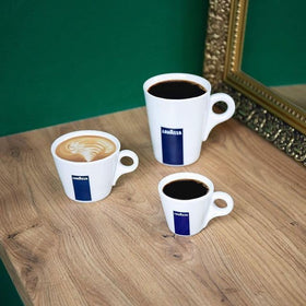 Lavazza Gran Riserva Filtro aroma notes cocoa and caramel in a tasting setup.