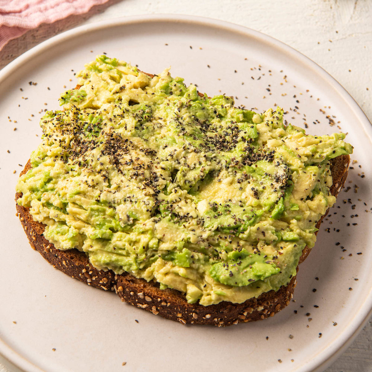 Enhances baked potatoes, fries, and eggs with natural spices.