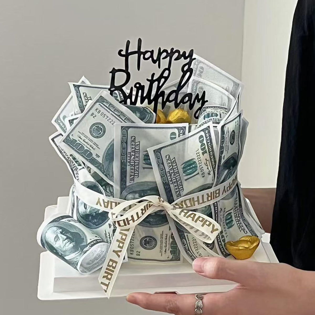 LcingTify counterfeit-style toppers add unique party accents.
