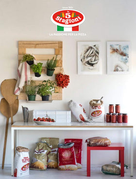 LE 5 STAGIONI Neapolitan pizza prep board with premium flour.