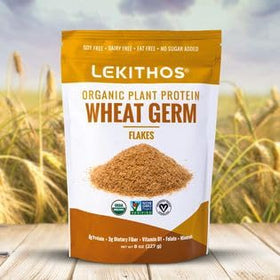 Lekithos flakes topping yogurt demonstrates a tasty, nutrient-dense snack option.