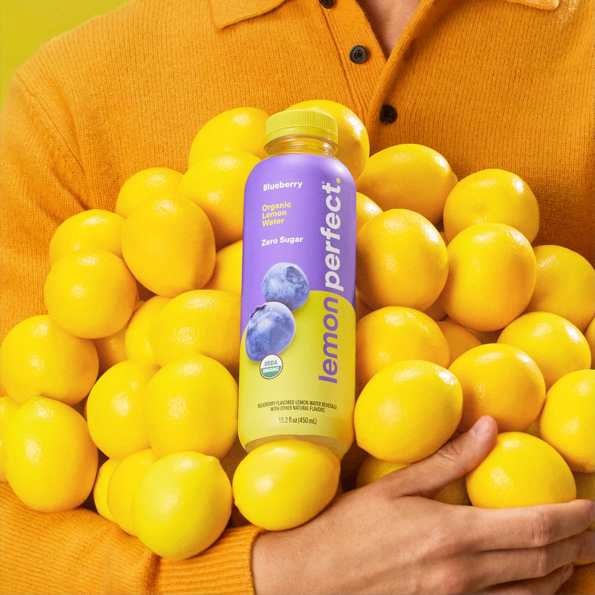 Pouring Lemon Perfect Blueberry shows vibrant flavor and zero sugar sip.