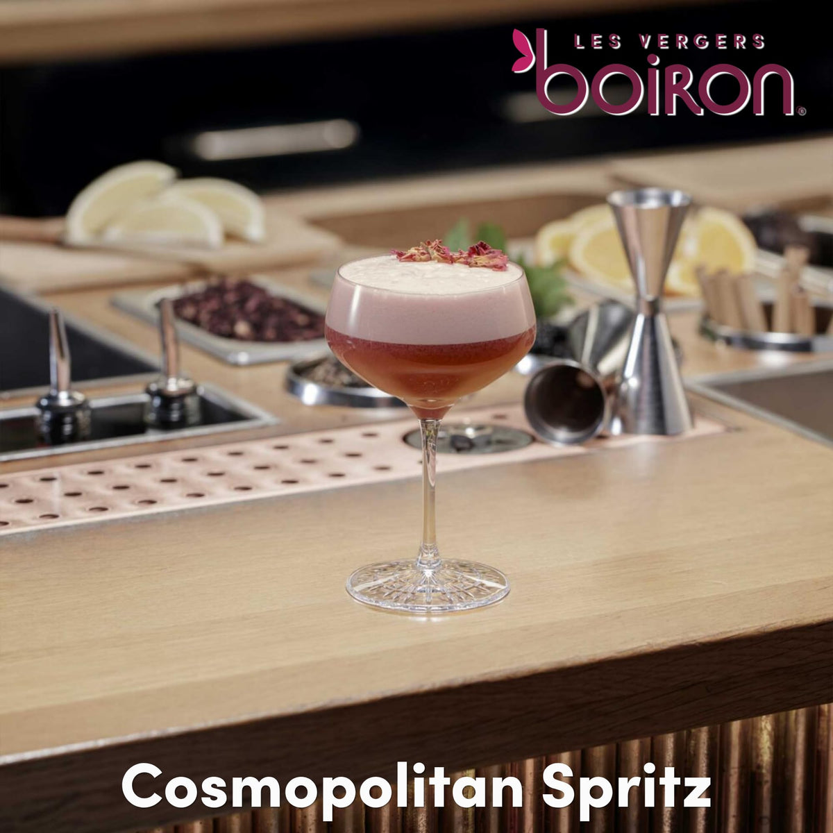 Les Vergers Boiron Raspberry Puree Cocktail: vibrant mix for creative drinks.