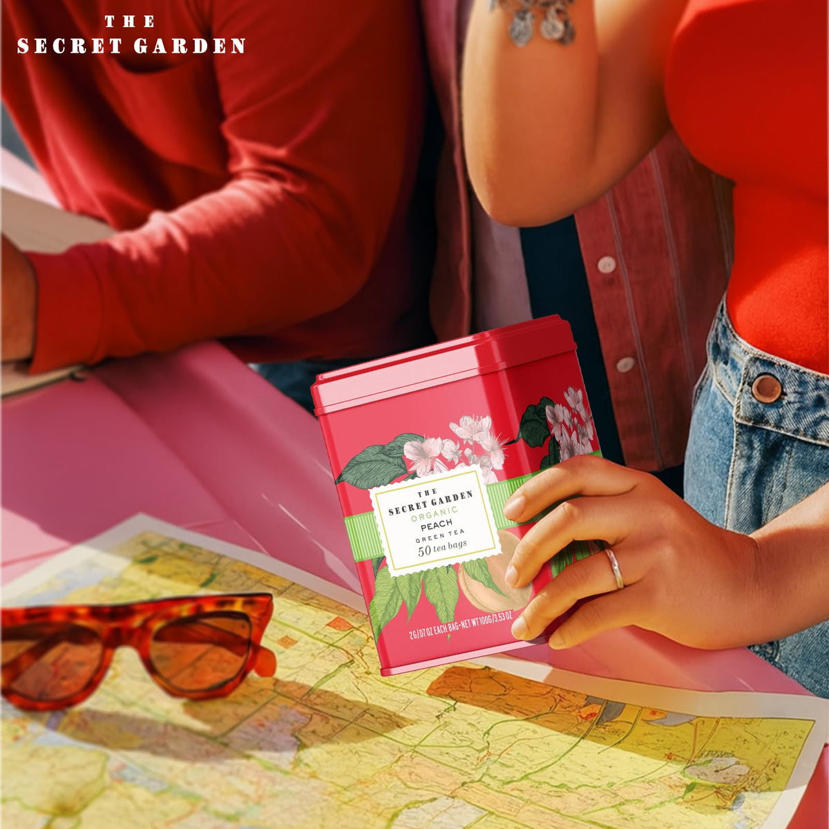 Life Plus Style Gourmet Iced Peach Green Tea pour reveals crisp fruity refreshment on warm days.