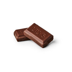 LILY'S Salted Caramel Milk Chocolate Style salted caramel detail, creamy bite.
