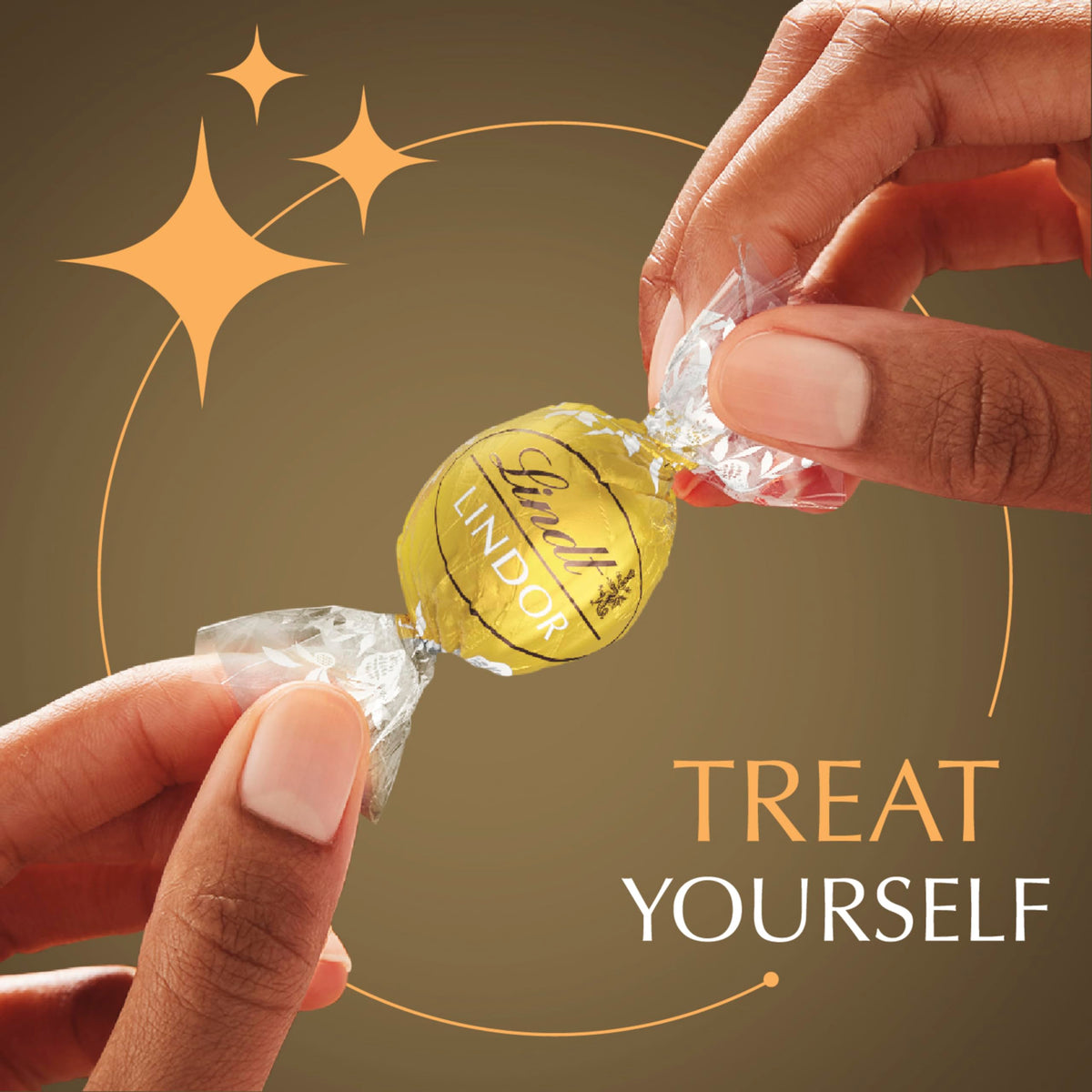 Lindt Lindor gift-ready bag, perfect for celebrations and gifting.
