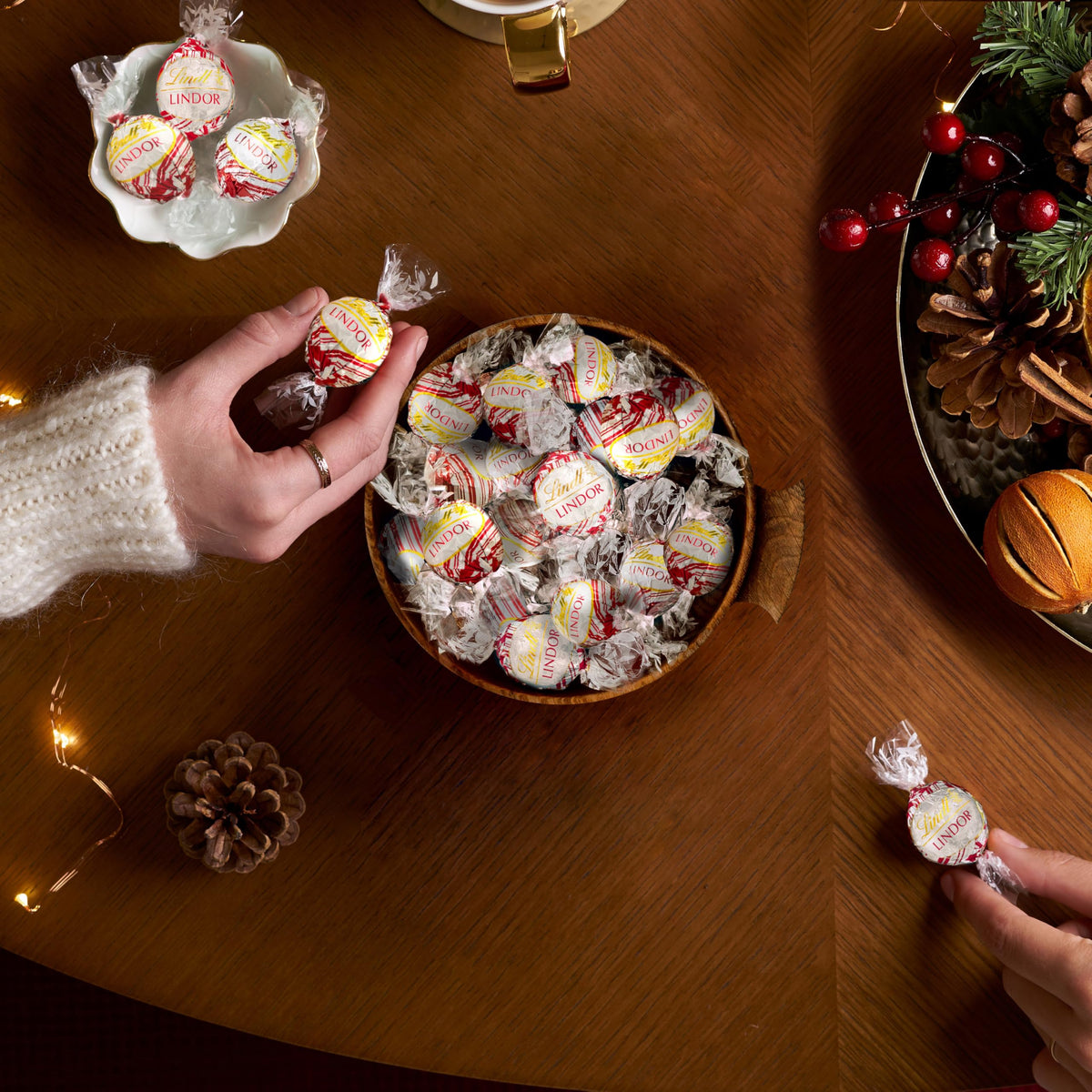 Lindt LINDOR White Peppermint Truffles bag back, showcasing seasonal details and gift-ready appeal.