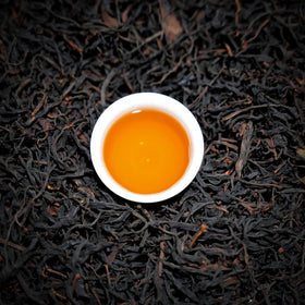 LIUXIA CHA premium loose-leaf set on display elevates at-home tea rituals