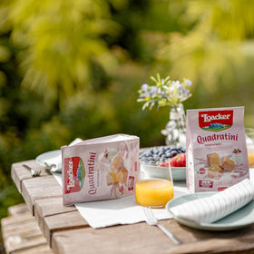 Loacker Quadratini alpine heritage image, crafted since 1925 with natural ingredients.