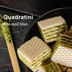 Loacker Quadratini Matcha cream filling close-up, rich aroma ideal with tea or coffee.