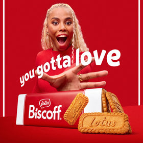Lotus Biscoff caramelized biscuits crispy, perfect with coffee or tea.