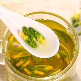 LUCENTIS lotuscore jar closeup highlights natural, additive-free harvest