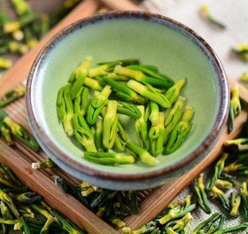 LUCENTIS herbal tea aroma-steam captures soothing scent of lotus