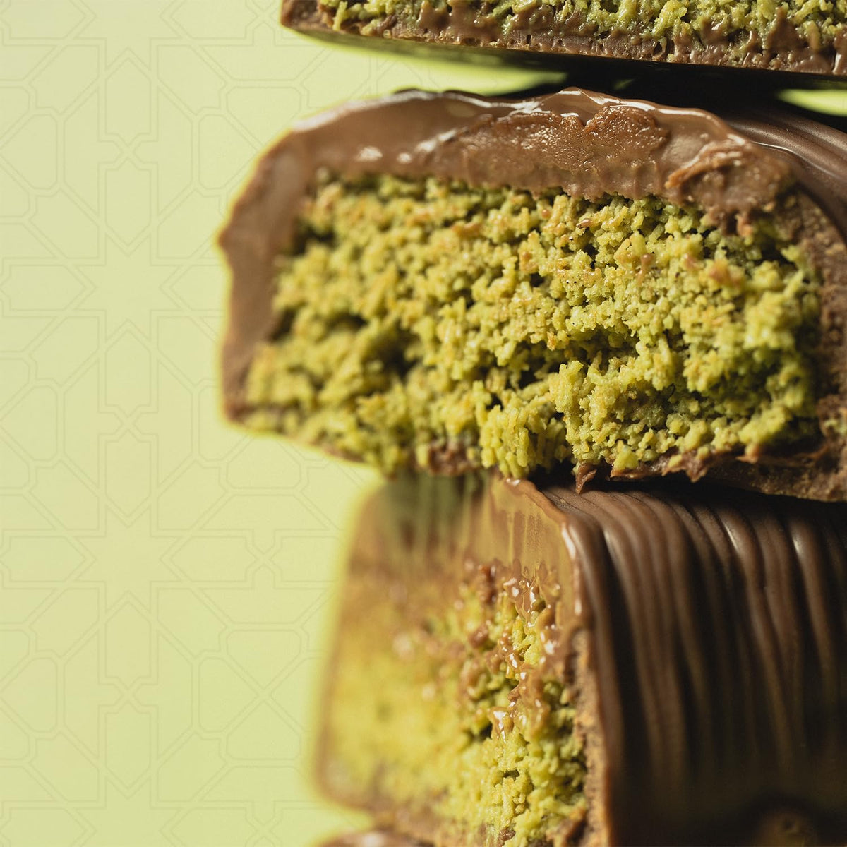 Lovetta Dubai Pistachio Knafeh bar pistachio cream filling close-up.