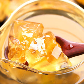 Lucentis tea-time scene with yellow rock sugar crystals ready to sweeten.