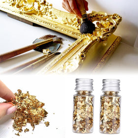 Lwuey gold dust on drinks provides a festive shimmer.
